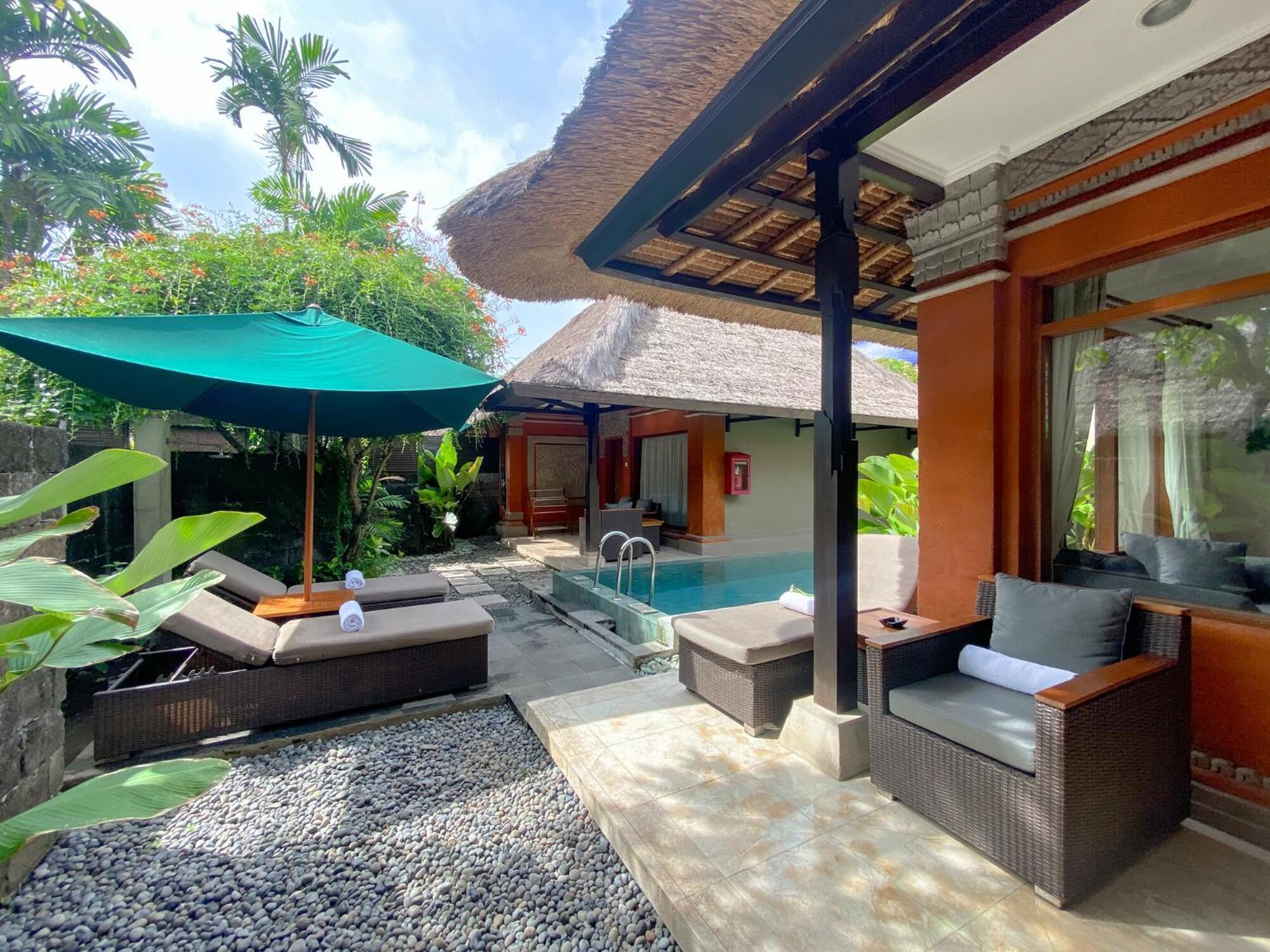 Legian Beach Hotel Екстер'єр фото