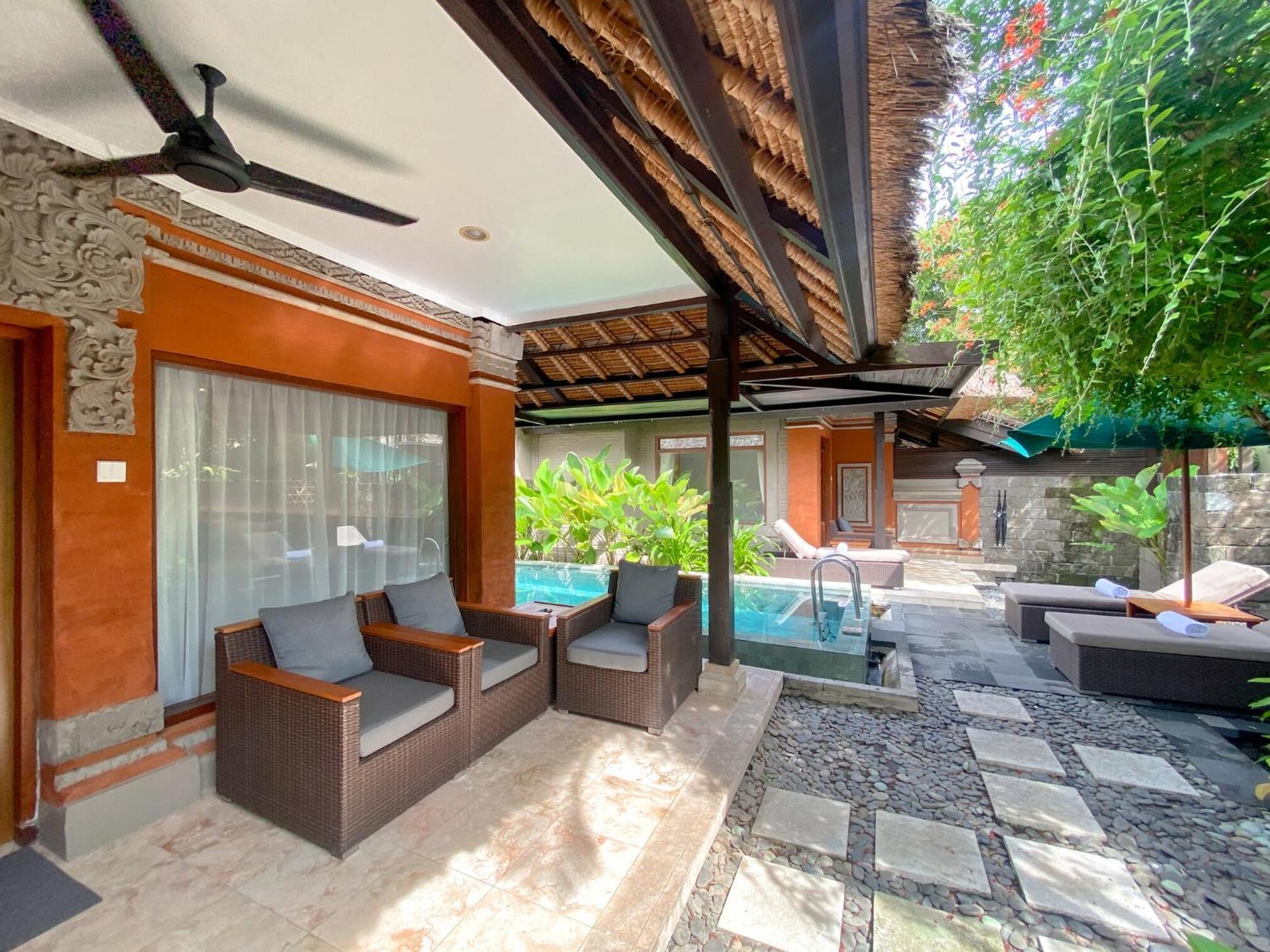 Legian Beach Hotel Екстер'єр фото